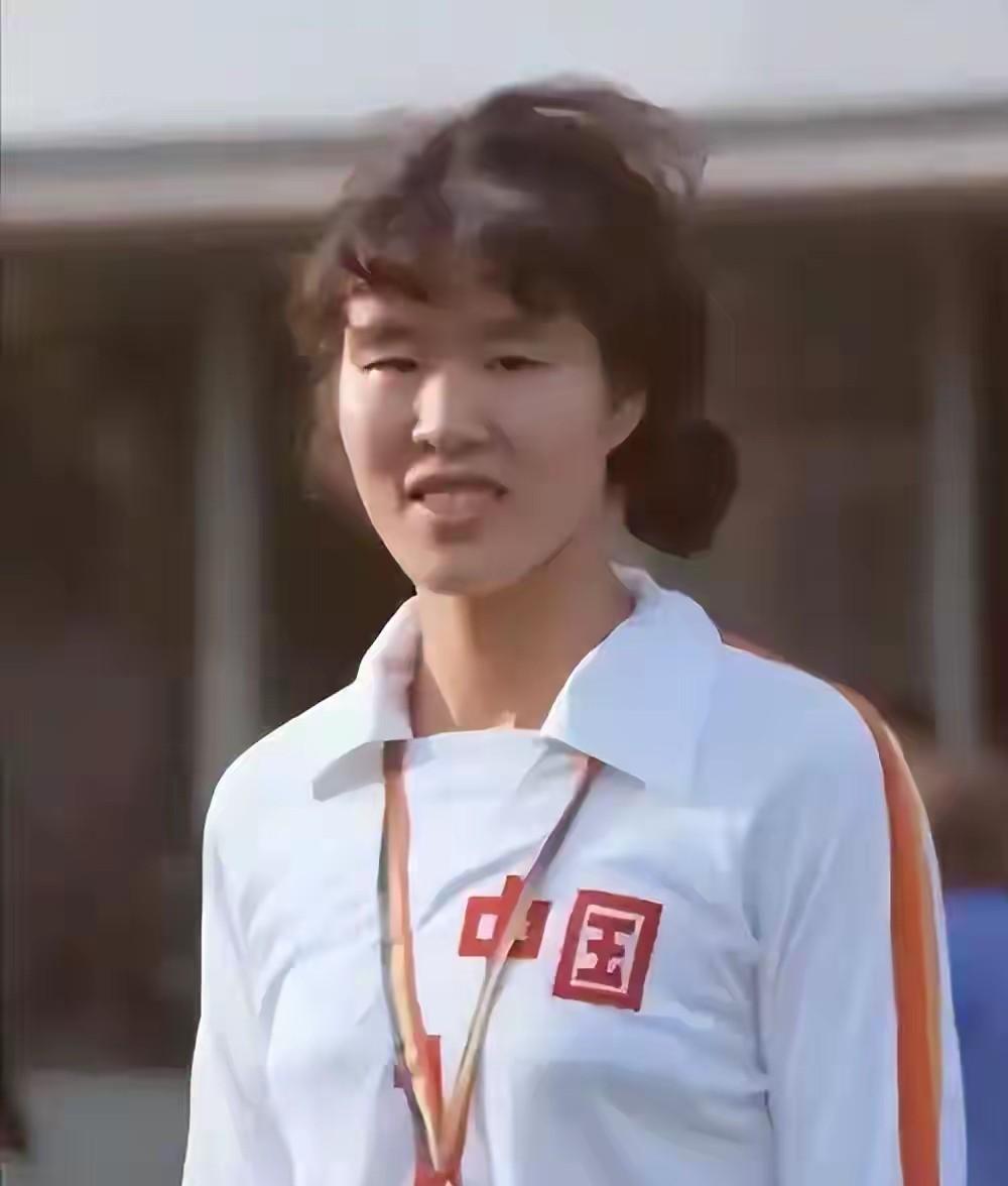 郎平执教中国队的时候说，有的队员快疯了，摇头的，有的掉眼泪的。我说你们不要这么多