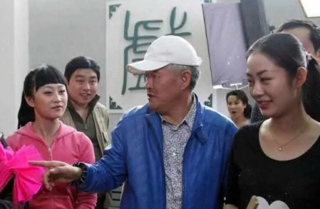 2015年，王小蒙不顾赵本山的反对，执意要嫁给身价过亿的富豪，赵本山生气地说：“