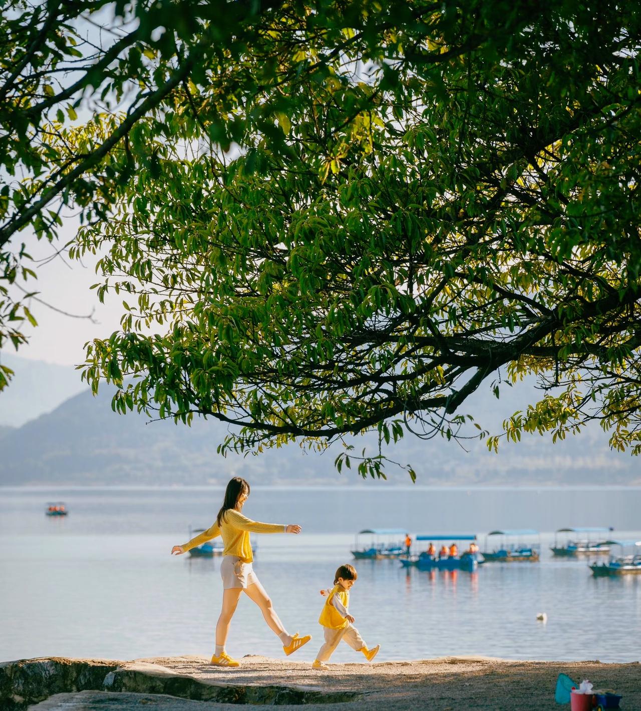 思念要真人来签收，七分颜面三分字，男女之间唯有见面抱抱，才能解生理性喜欢之苦。​