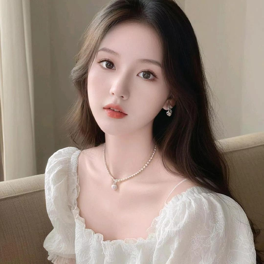 温柔甜美的少女，散发着优雅的气息。温柔美少女自然甜系少女温柔气质少女风温柔