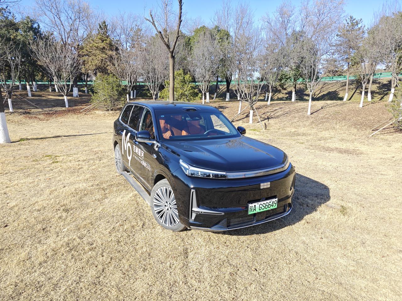 银河M9的配置有点离谱，25万上下的SUV，居然给配了主动侧翼支撑，而且这个支撑