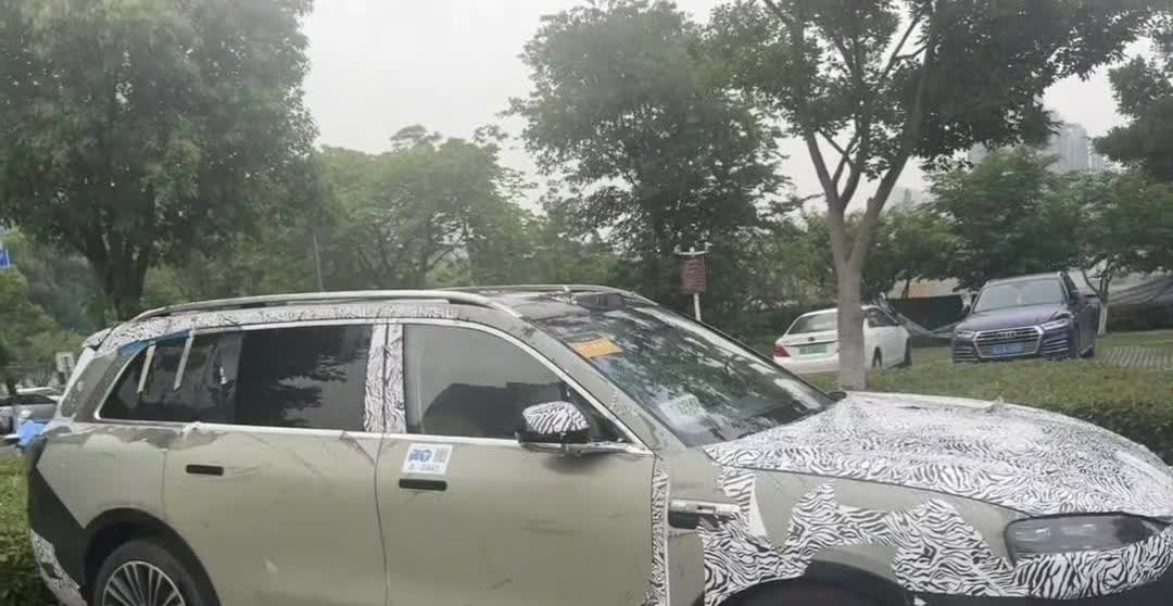 改款问界M7终于是家族式设计语言了前大灯参考问界M9大灯上半部分，M8只有下