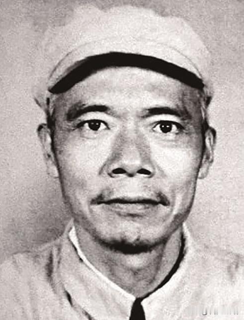 1937年，身为地下党员的涂作潮正与邻居们玩牌，闲谈之间，邻居突然沉默，随后靠向