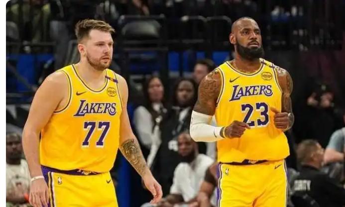 湖人输给马刺队，加速了湖人的交易进程，特别是老板沃尔特看到了球队里面只有一个攻防