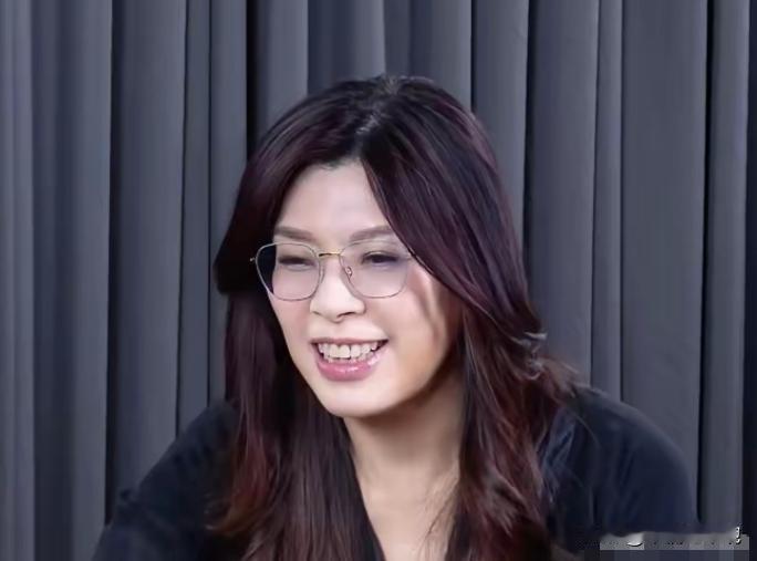 郑丽文可能成为“一阵风”！有位军事专家表示，别看国民党主席郑丽文现在很“火”，