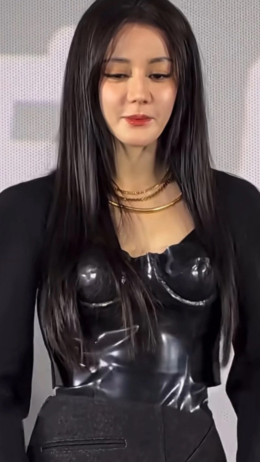 迪丽热巴近况怎么感觉有点不一样？