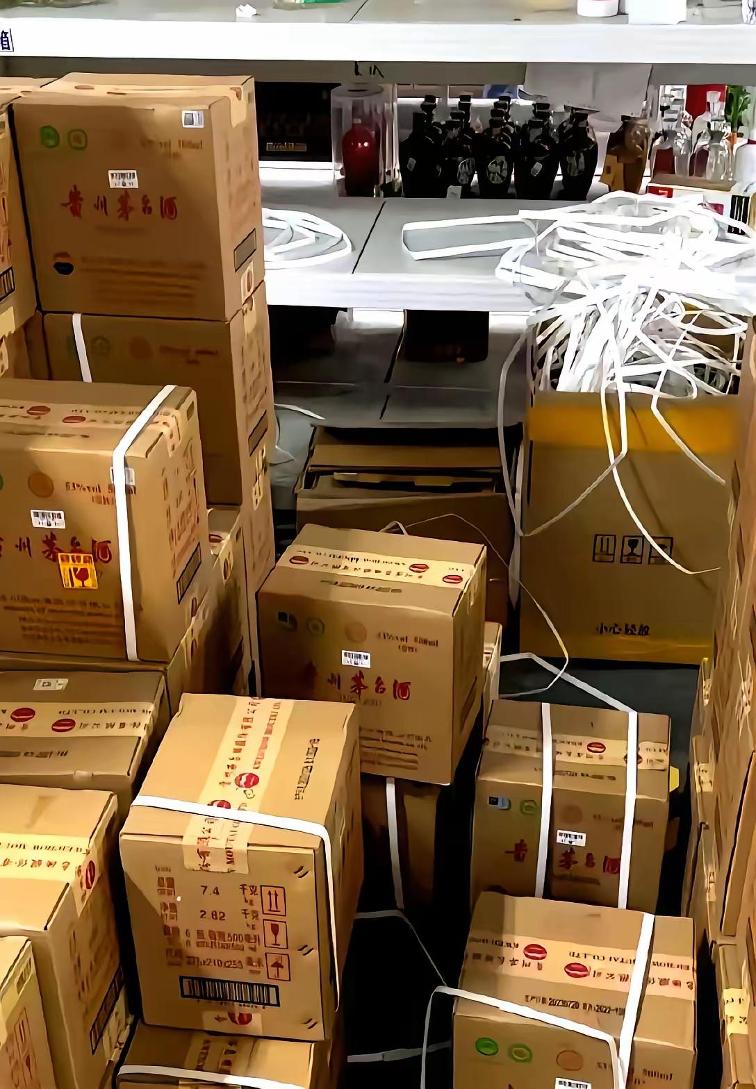 济南那位“囤酒大户”估计这几天觉都睡不着！500箱茅台啊，当初2800元的高位