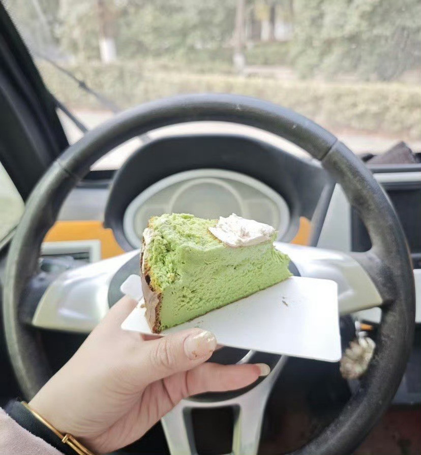 当妈后从来没有独自吃过一整块小蛋糕