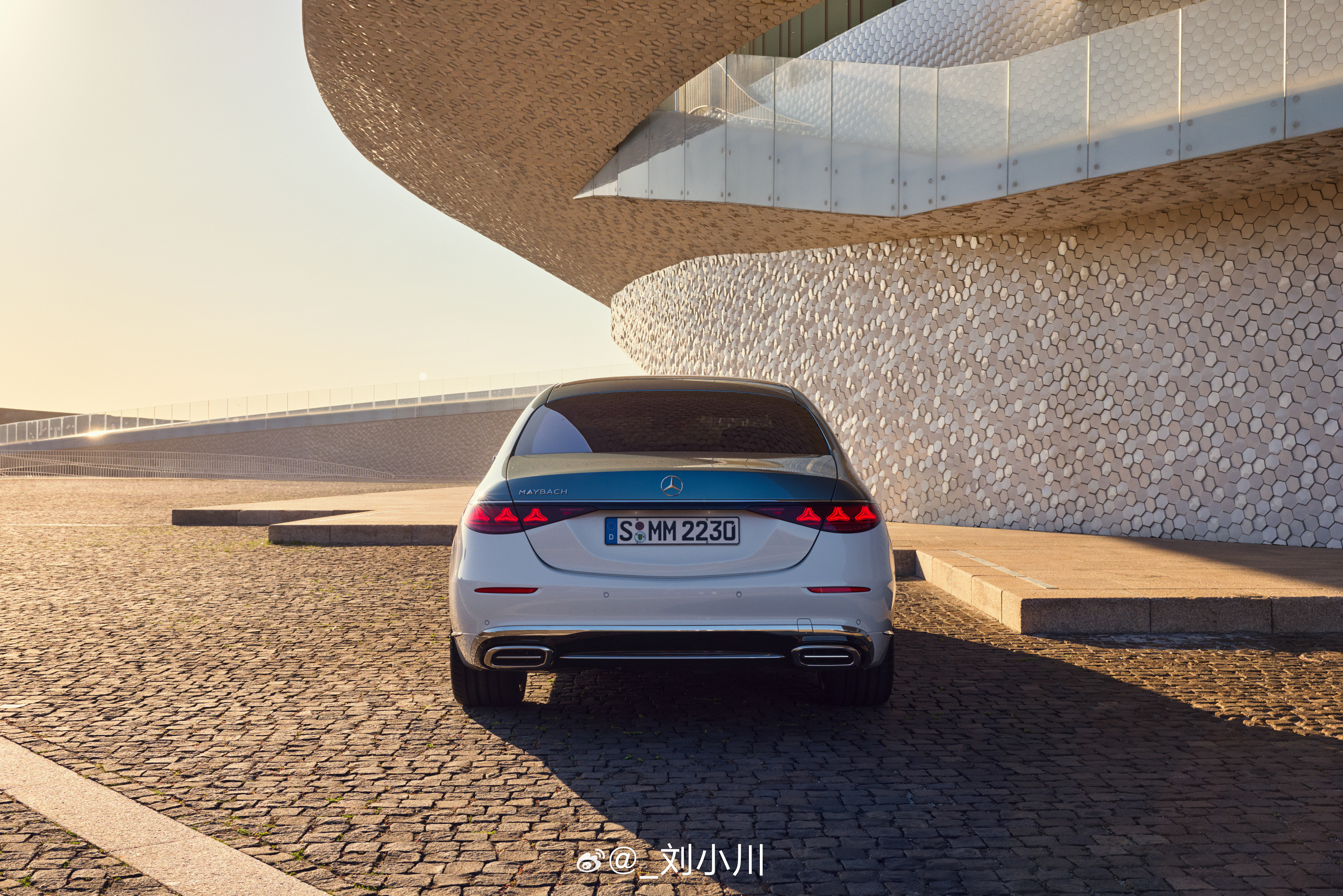 奔驰中期改款迈巴赫S680高清原图附上一组中期改款迈巴赫S680高清原图，