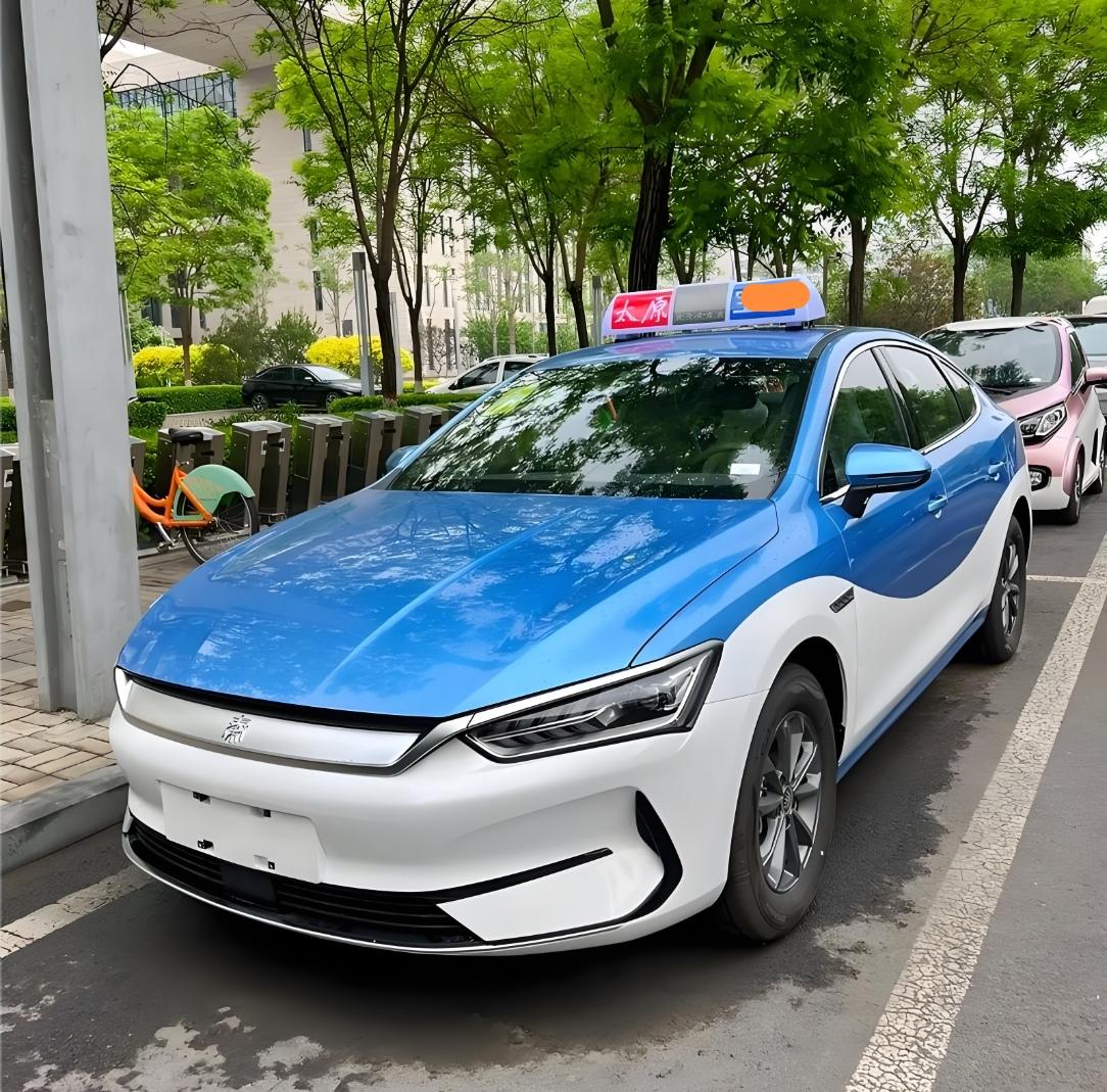 开车路上打开收音机，就听到太原的出租车司机反映多年前的“座套押金”至今还没有退还