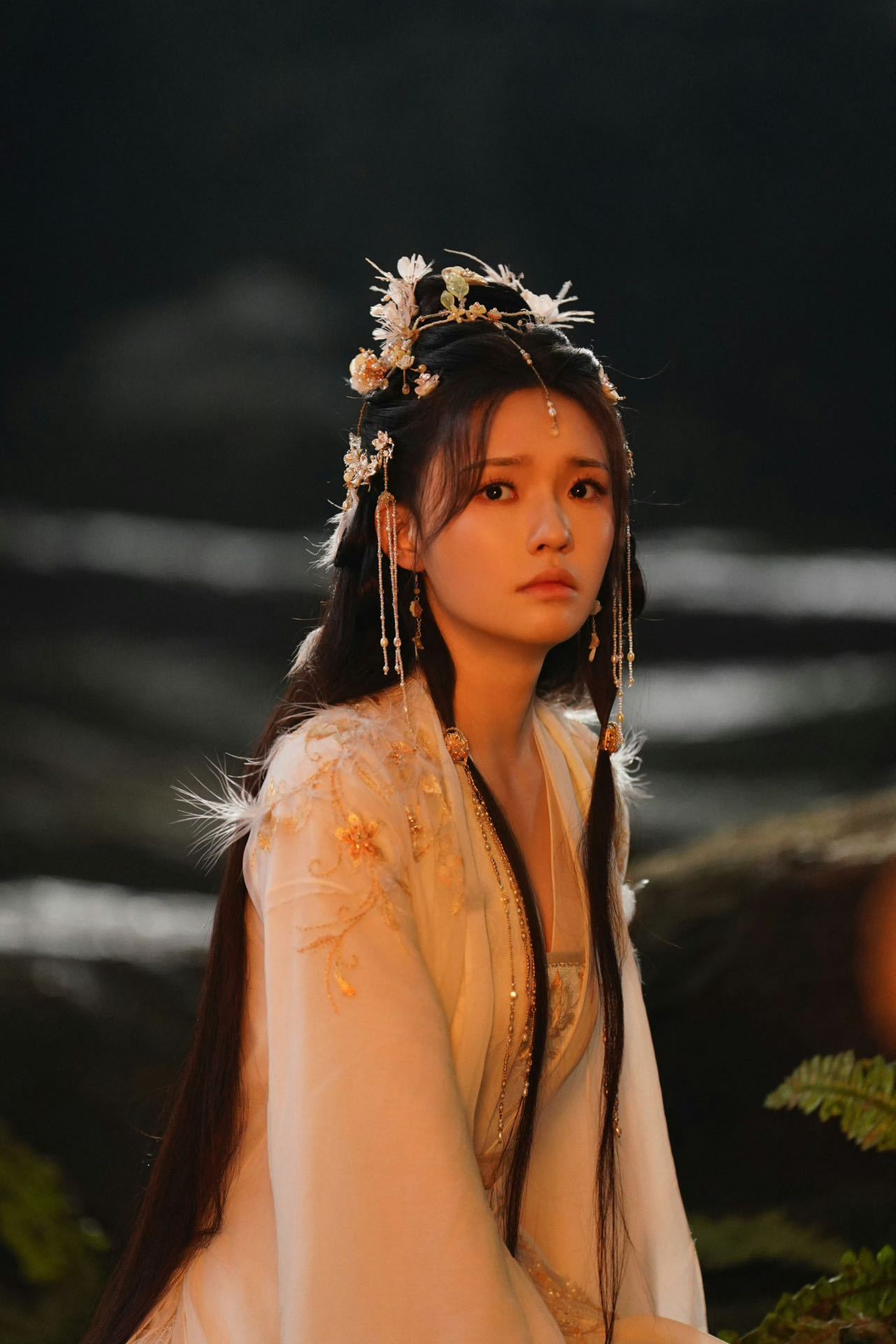 林允哭戏雁门河边隐忍噙泪，郝府狱中绝望求救，桃林勒颈痛彻心扉，三段哭戏层层递进