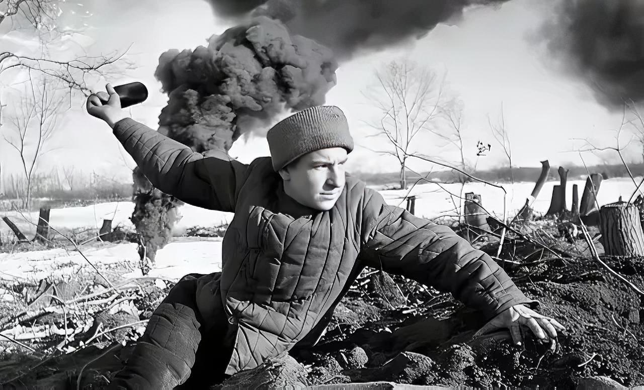 1944年，6万德军被50万苏军包围。苏军派人劝降，德国施特默尔曼上将说：“军人