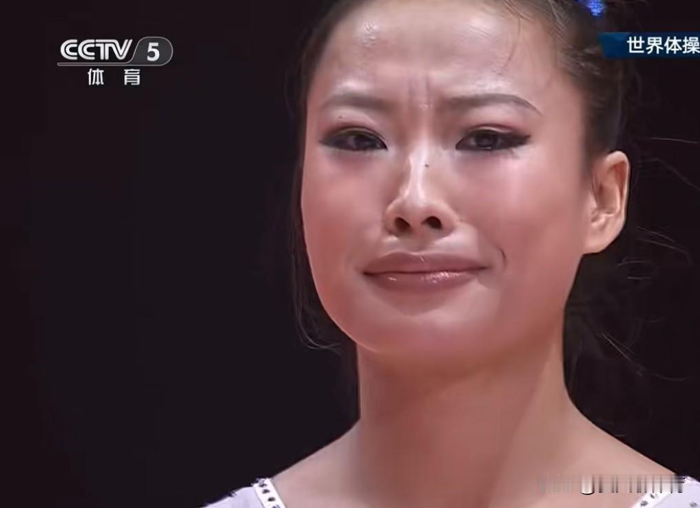 邓娅兰哭得梨花带雨的[哭哭][哭哭]26岁啊，费了那么大劲儿第一次参加世锦赛，跳