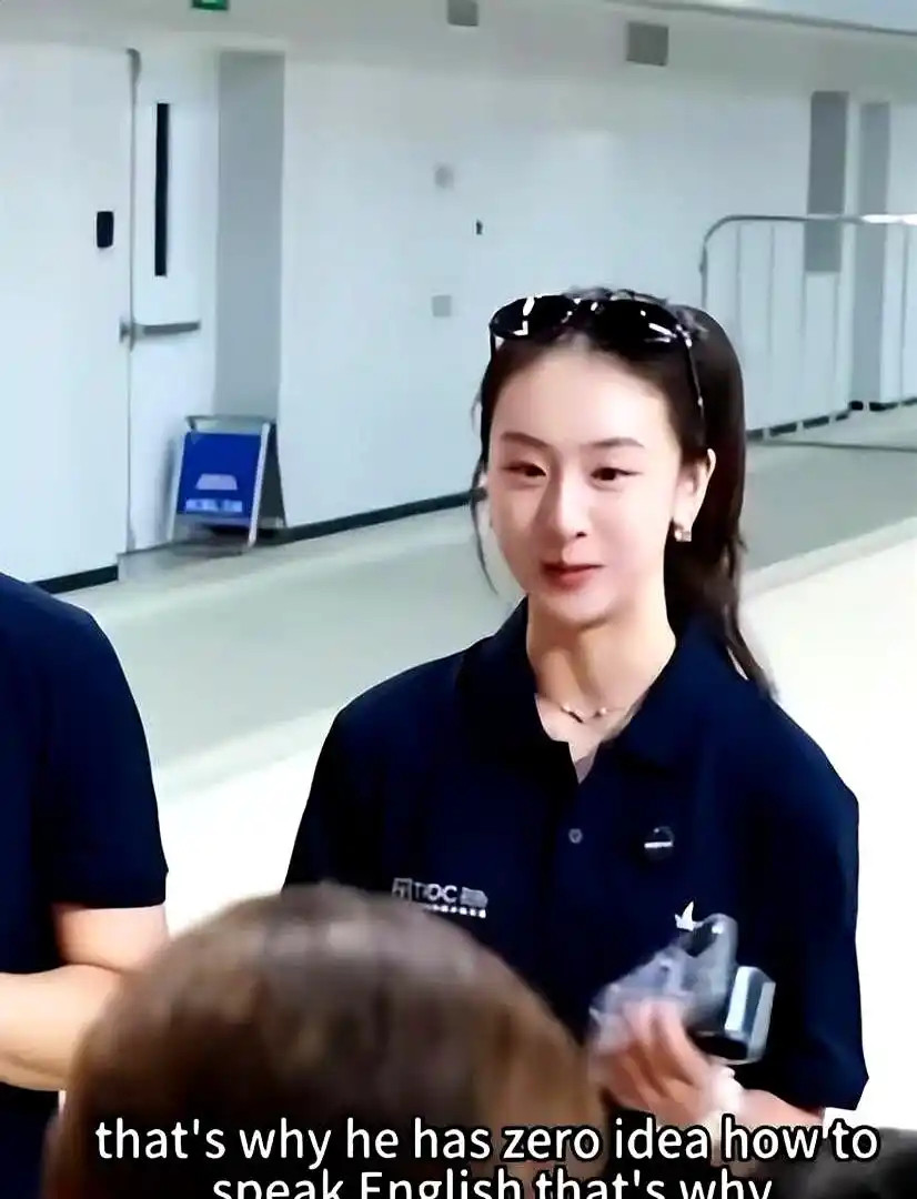 褪去稚气！森碟首次正式登场担任翻译，英语流利毫不怯场，站田亮身旁身高差明显