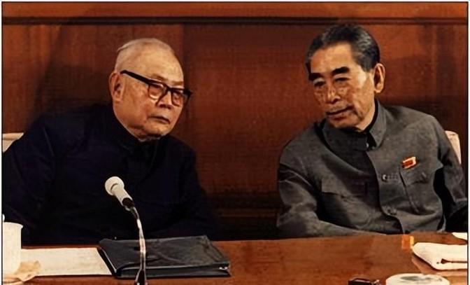 1972年周总理被确诊患有膀胱癌，毛主席却被人从中作梗封锁消息全不知情，叶剑英陪