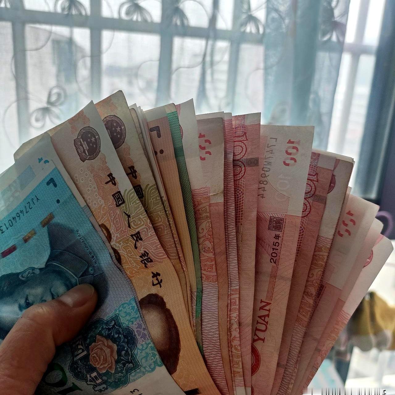 大年初六，数了孩子的压岁钱——两个孩子合计2800元，自己发出去只1050，孩子