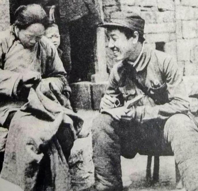 1943年，王其华外出执行任务时，不幸与汉奸狭路相逢，他慌忙闪身躲进大娘家，可那