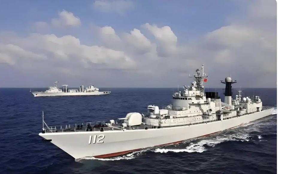 美军看了都要绝望，中国2025年下水28艘军舰，吨位超35万吨，这还不是中国造船