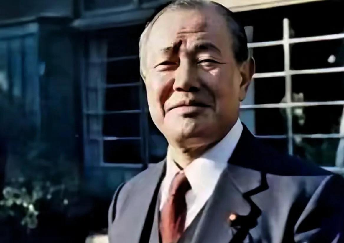 最近圈子里都在传一句话：日本现在最慌的，其实不是航母下饺子，也不是火箭炮射程，而