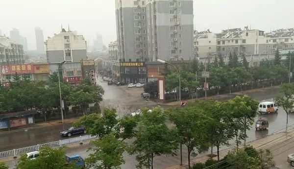 深秋迎来连阴雨！四季变换，天气无常，今年山东枣庄的天气有些反常。今年阴历六月
