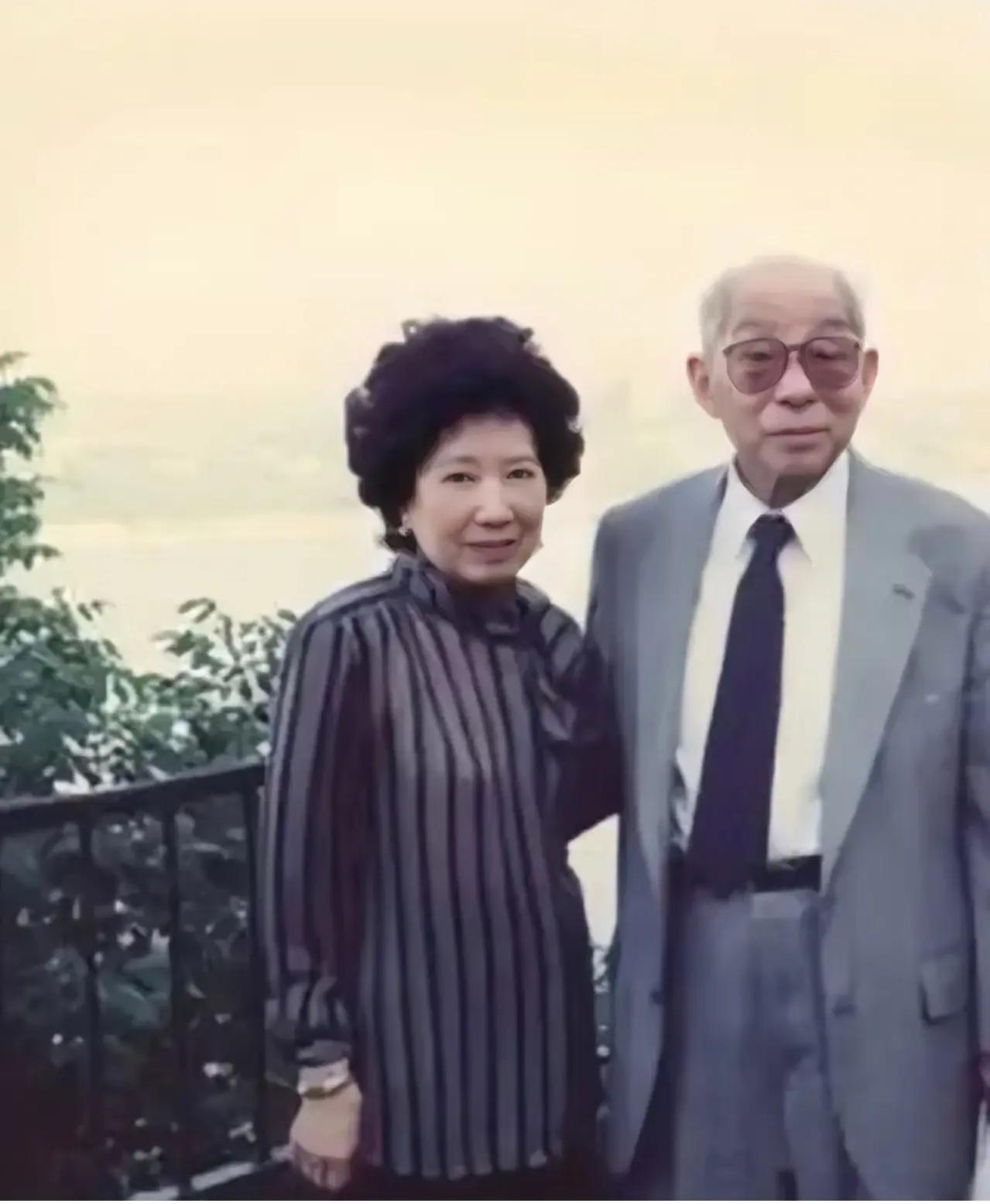 1991年，纽约，90岁的张学良与昔日女友蒋士云的合影，当时他刚刚获得自由不久，