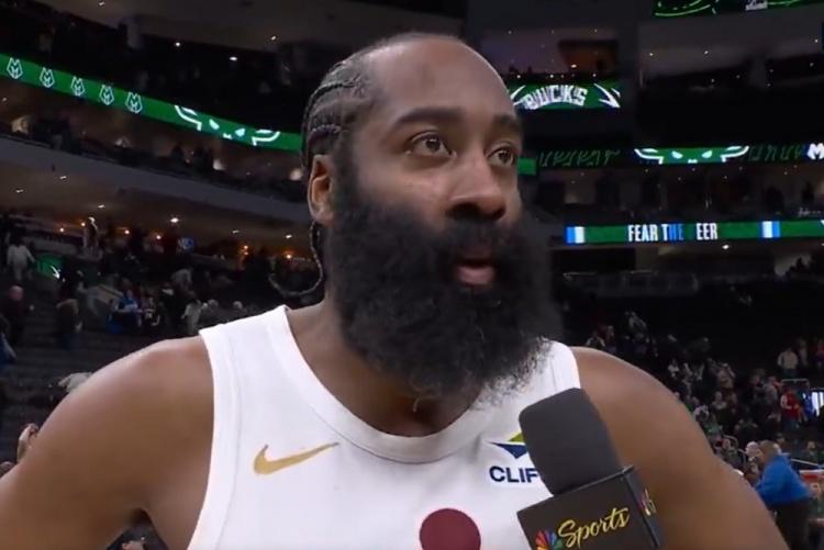 哈登3句话评价莫布里：“他是我们防守端的中流砥柱！”“他本该拿35分20篮板