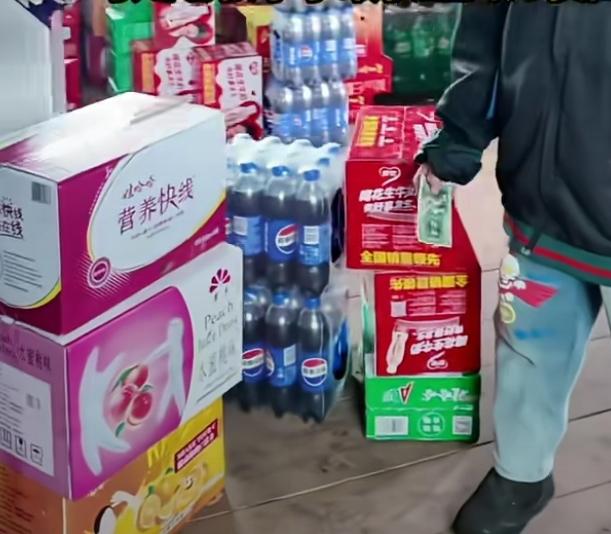 好心酸！泪水在眼里不停打转。当我们都在觉得今天生活很幸福时候，却有很多孩子依然在