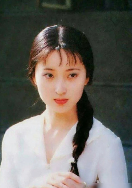 2006年，陈晓旭发现自己患上了乳腺癌，那时的她身家过亿，根本不缺钱，没想到，她