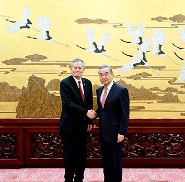 成了，中国和美国谈成了。5月7日，北京传来大消息！特朗普派出的“探路先锋”戴安斯