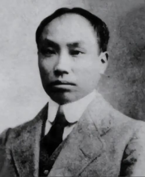 1937年，坐了5年牢的陈独秀出来了，出来后他想回延安，重新跟着共产党干，消息传