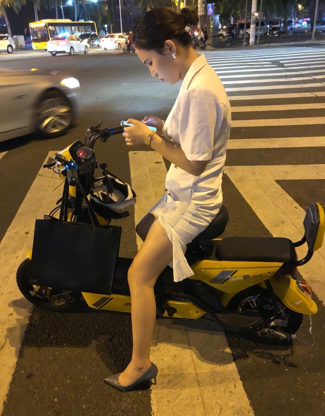 顶级街拍骑上我心爱的小摩托颜控正义日记的红包