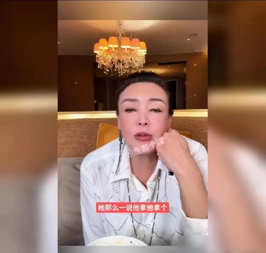 汪小菲刚跟马筱梅唠完台湾上亿大平层，张兰直播直接拍桌喊：你拿那俩钢镚买？前几