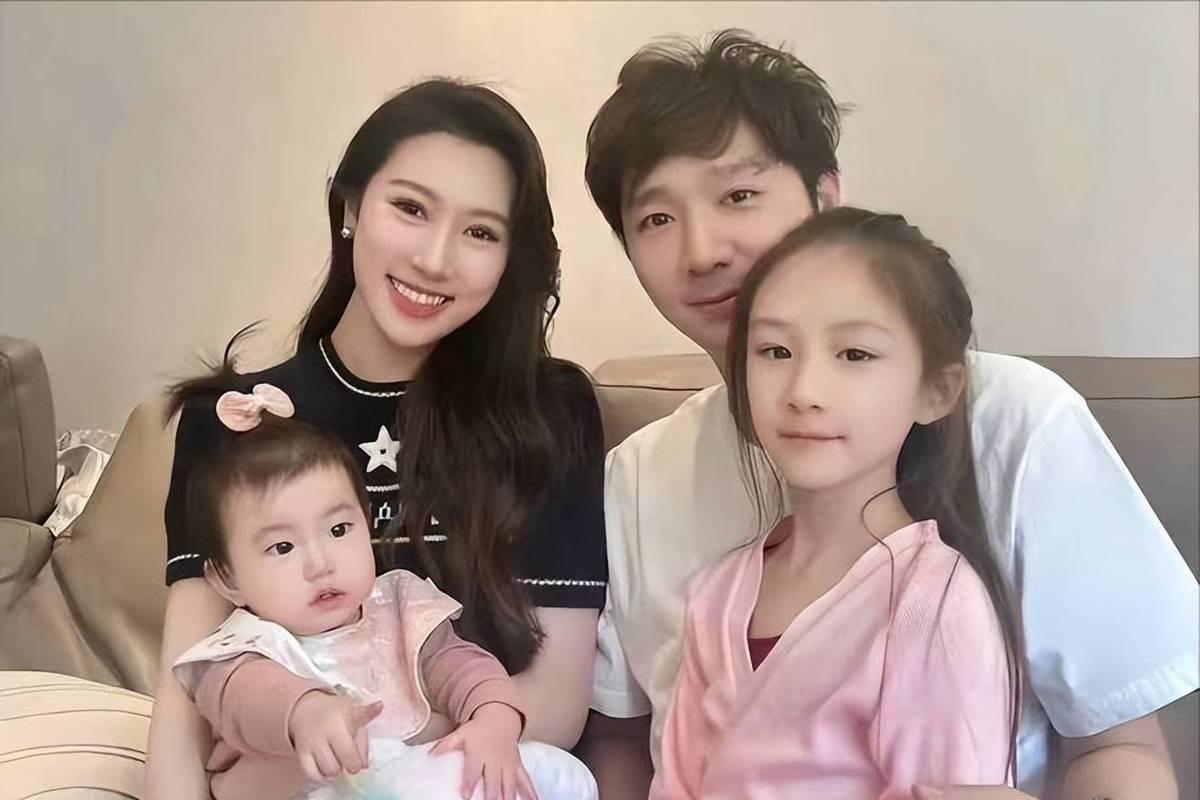 陈大愚出生于1989年，是陈佩斯的独生子，他25岁结婚，本来陈大愚不想那么早生小