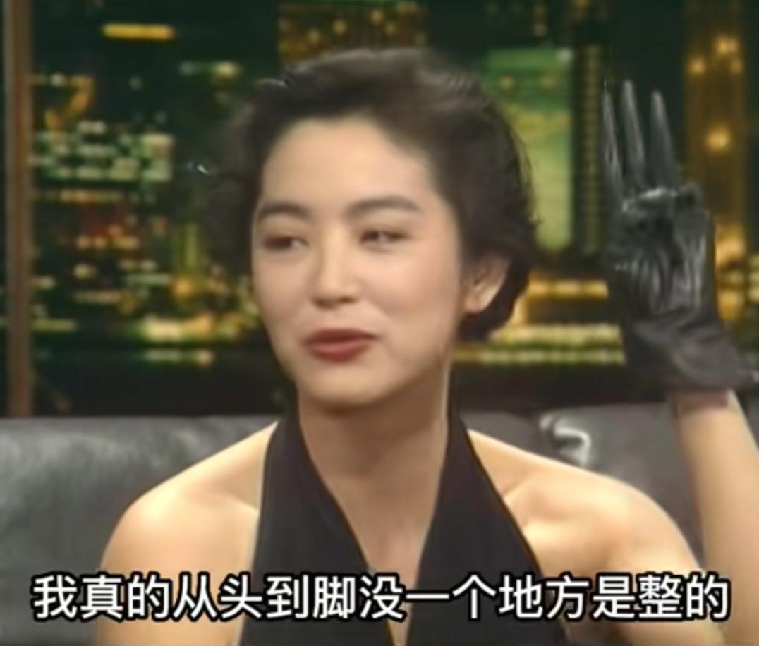 1989年，主持人倪匡询问35岁的林青霞有没有整过容，是不是天生这么漂亮的？