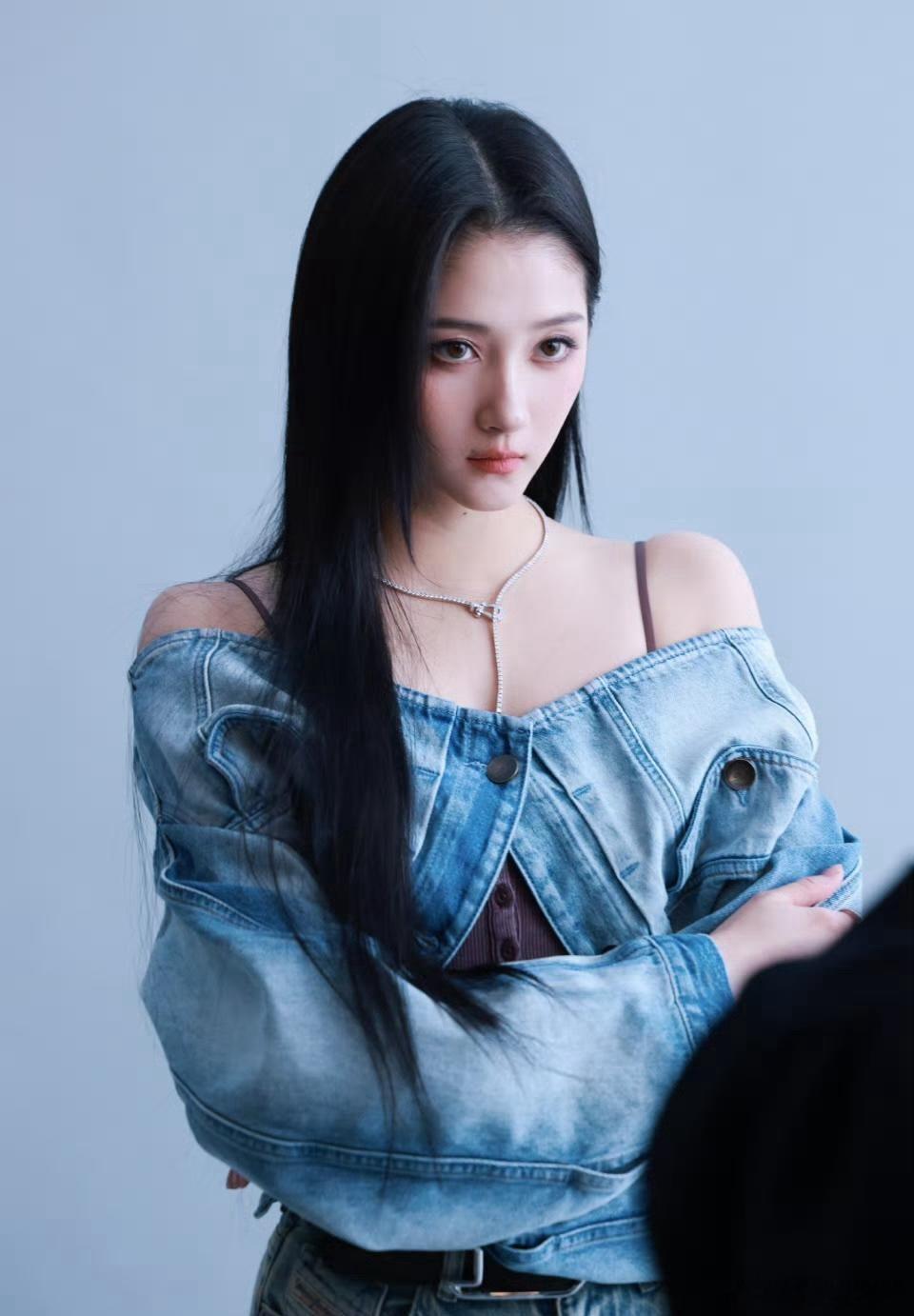 1.关晓彤为了让自己的外形达到最佳状态，又是医美又是塑身，确实非常拼，好在功夫不