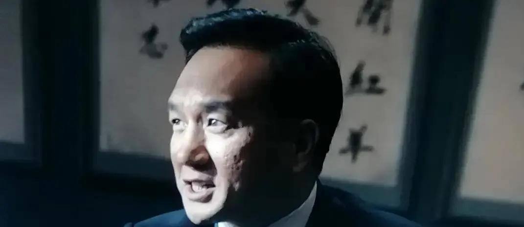 黄觉拍《醒来》拿了320万片酬，演他手下小特务苍广连的王梓权只拿了48万。剧播完