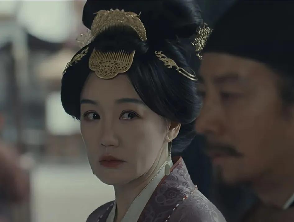 薛佳凝，之所以在内娱很有名气，是因为她的角色都精挑细选，只精不劣。比如，她年轻