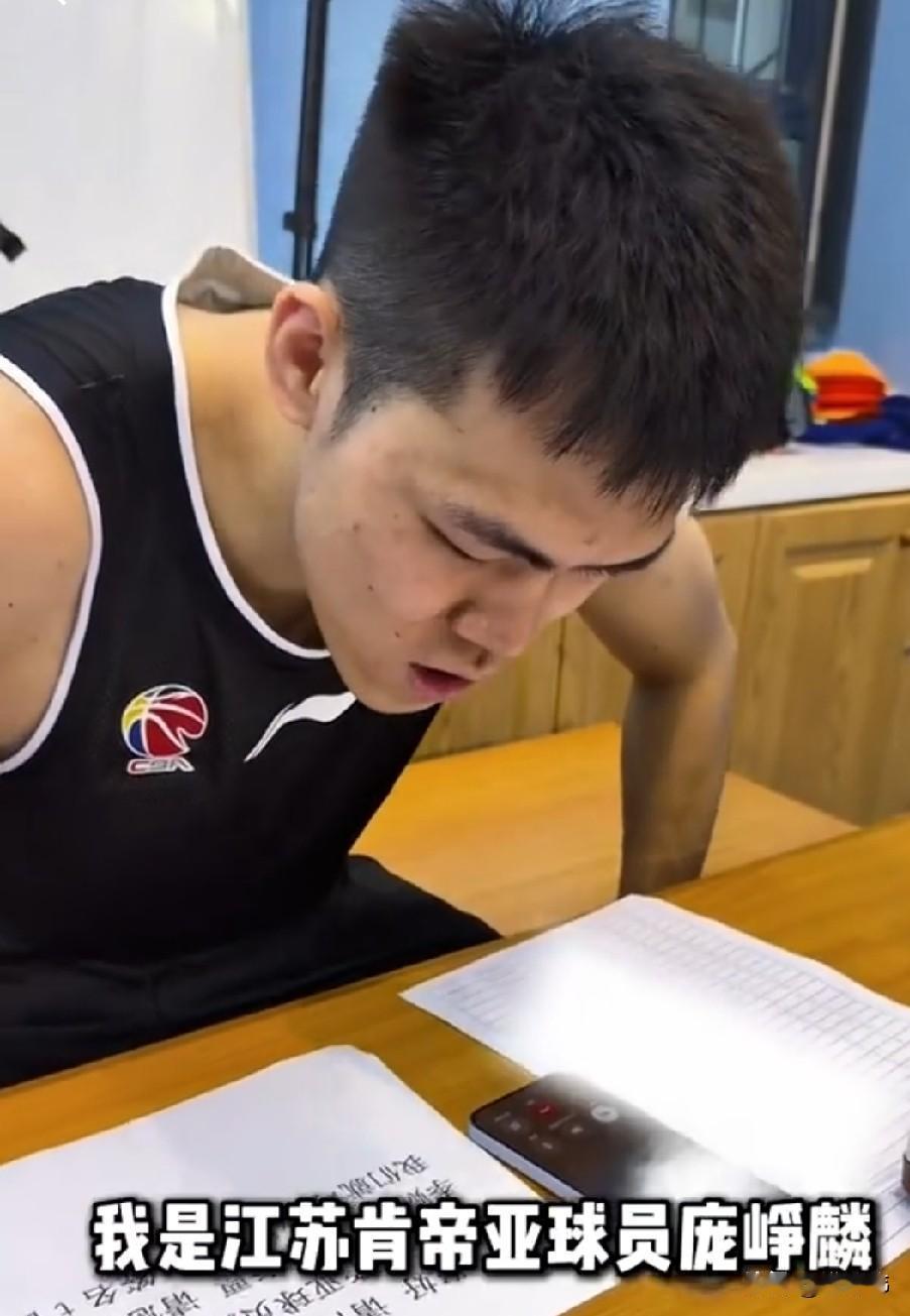 庞峥麟感谢球迷支持：“真的非常感谢大家的支持，一直在支持我们球队，支持我，我