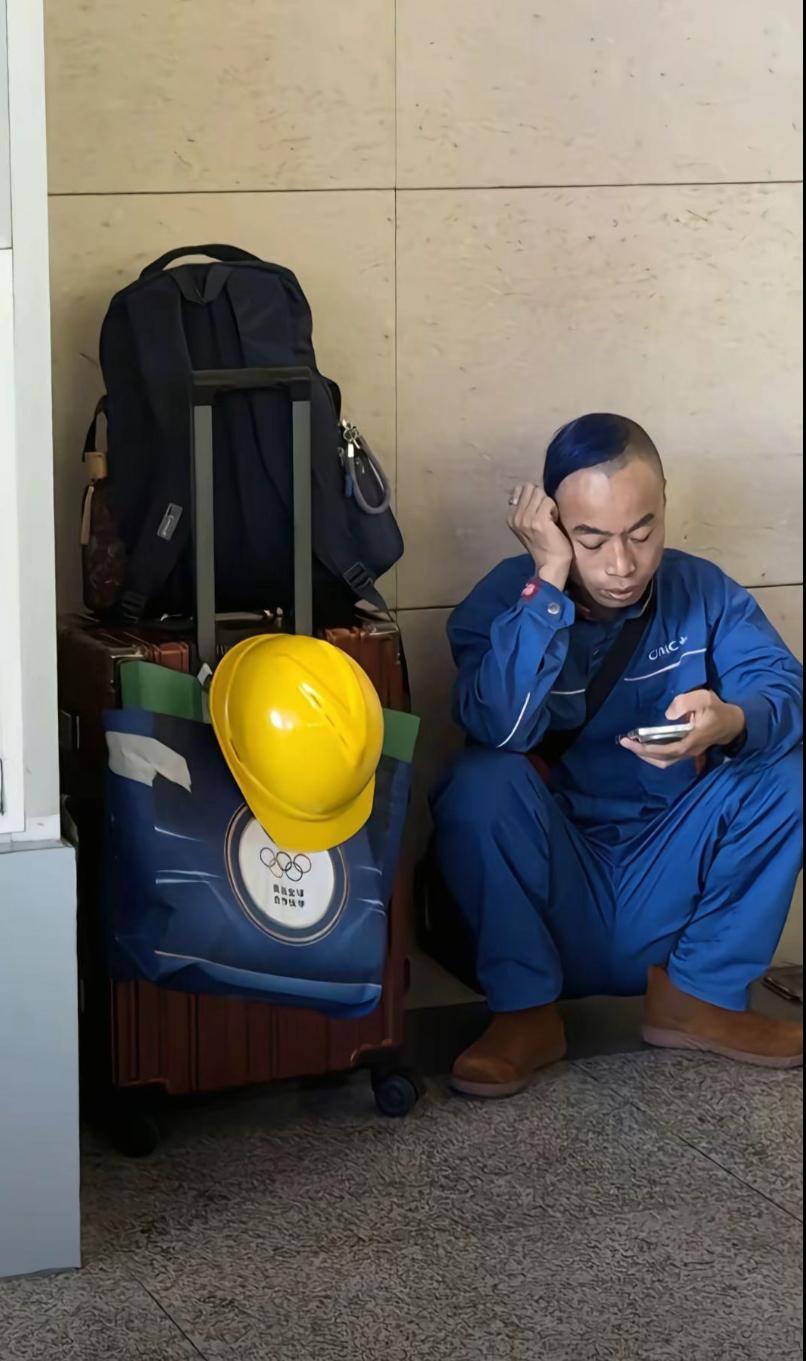 爆红后彻底崩盘！中集网红电焊工“焊武帝”葛兵兵，人称江苏舞王，如今彻底跌入谷底。