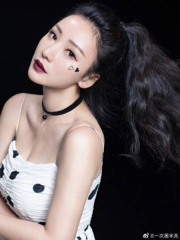 柳岩｜波点裙吊带美回18岁