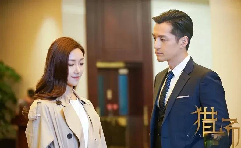 拍《猎场》时，胡歌和菅纫姿在戏里有一场吻戏。菅纫姿一脸担心地问:“怎么办呀？我没