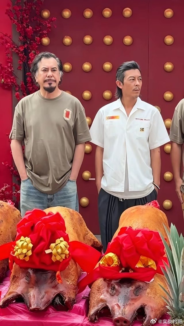 全球消费降级后个人潮牌不太赚了，陈冠希居然跑去跟干爹黄秋生合作！很多人不知道，一