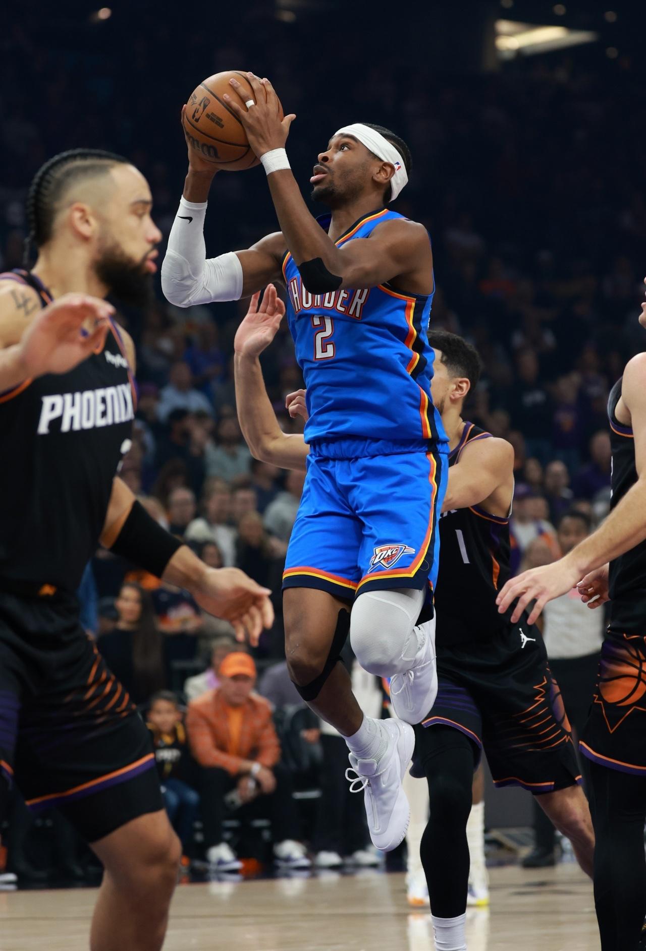 看看亚历山大这数据，哈登东契奇恩比德来了都只能甘拜下风！季后赛首战，雷霆大胜太