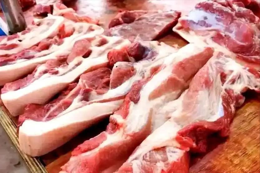 脂肪肝还能吃猪肉！医生斥责：不想患肝硬化，这3物能不吃就不吃 脂肪肝，是如