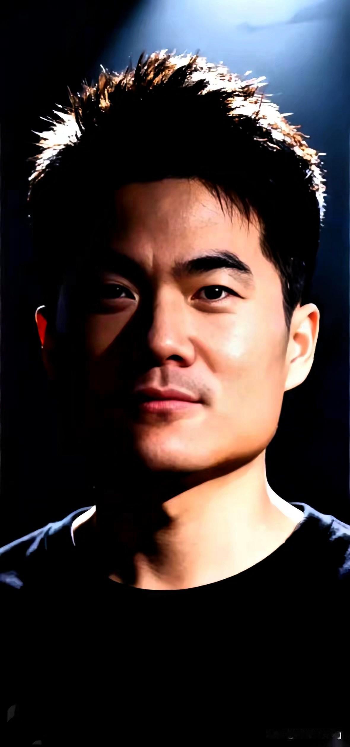 咣当那一下，我还以为董宇辉要搞出年度大事故！当着全国人的面从椅子上直挺挺摔下去，