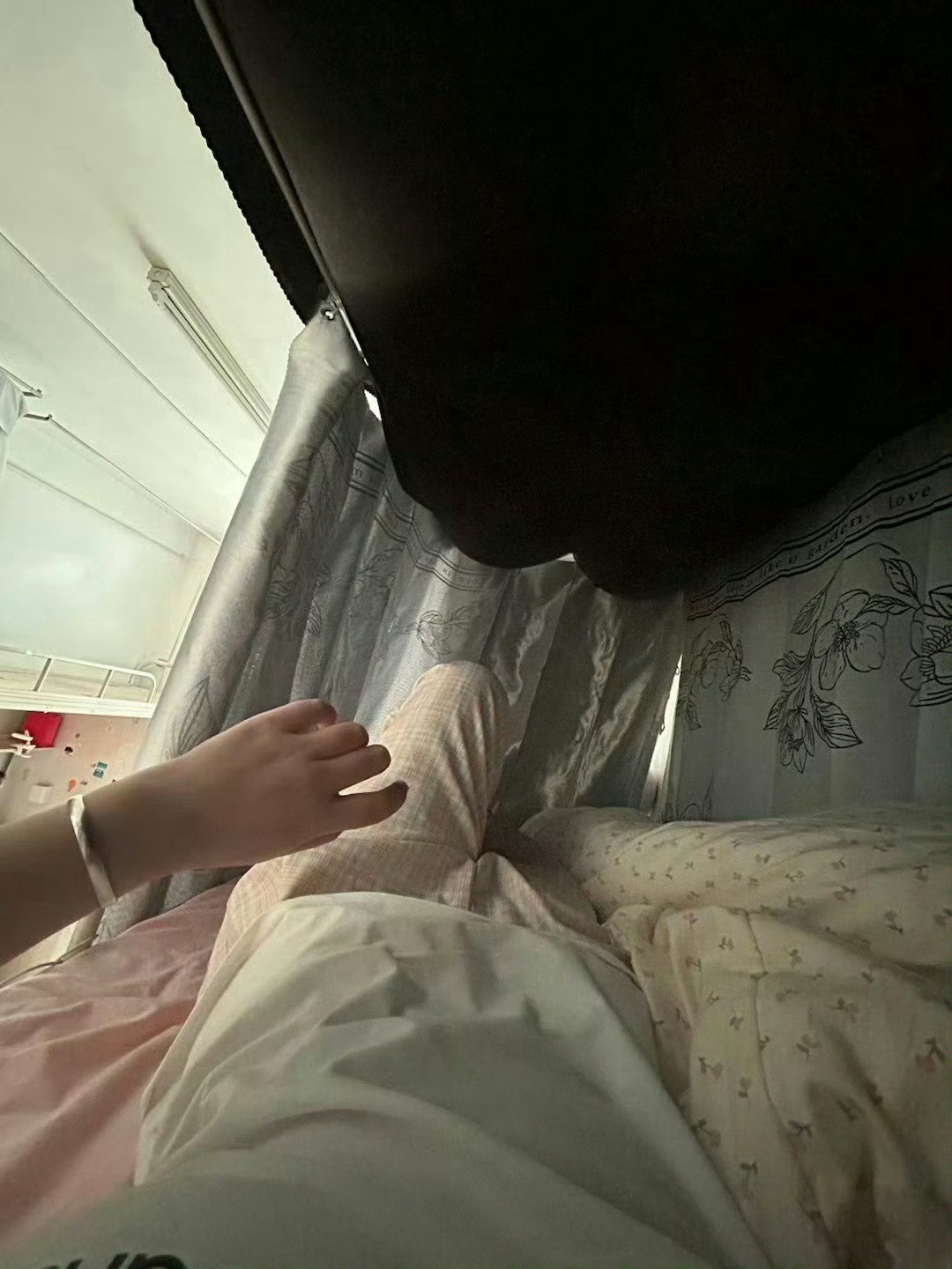 一个人在宿舍好无聊啊​​​