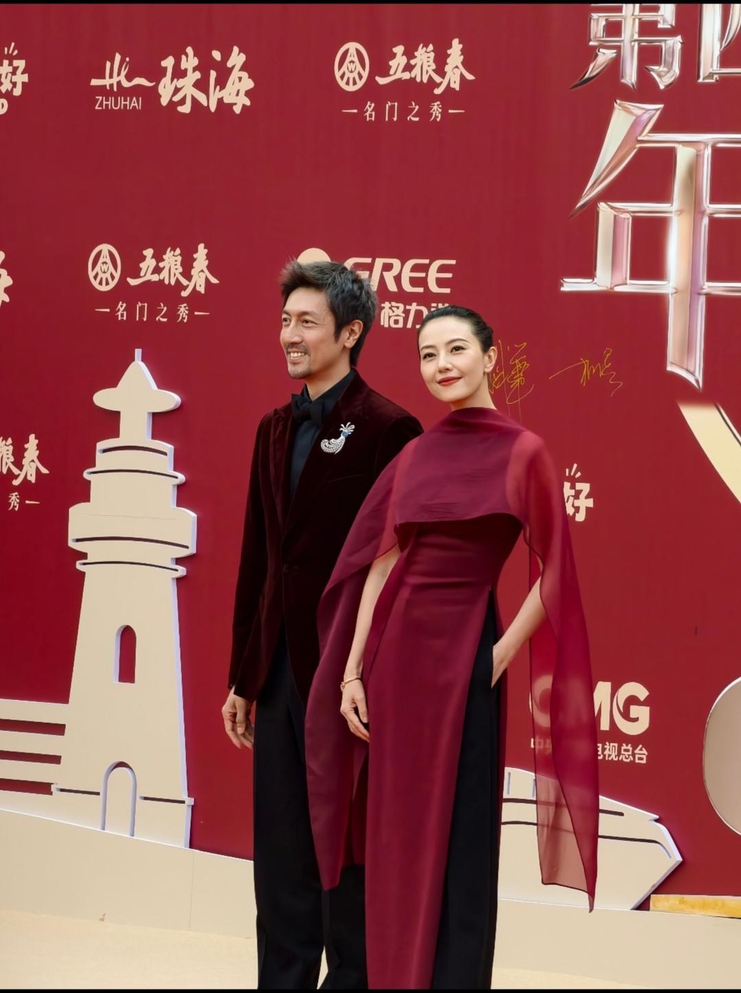 女神，这个发型有点不适合，显得老相。