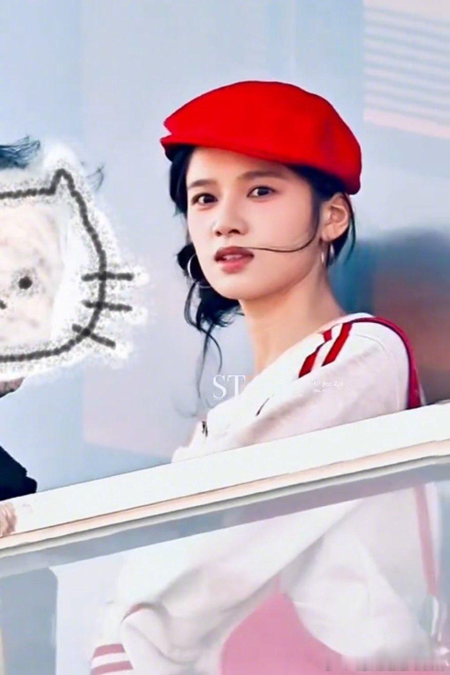 张婧仪今天完全台偶女主，好美萌的冬雪