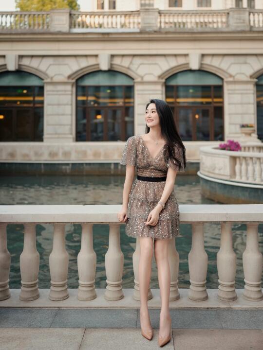 好久不穿高跟鞋啦👠