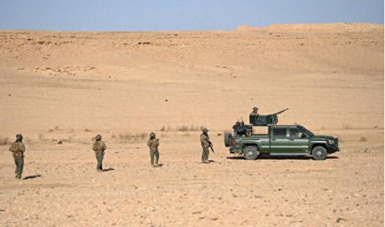 太吓人了！凌晨五点多，伊拉克边境那边突然传来爆炸声，驻地被空袭，一下子就死了1个